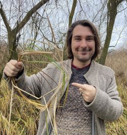 Clemens Kleinspehn analysiert den Life cycle eines Paludikultur-Produkts (Foto: N. Körner)