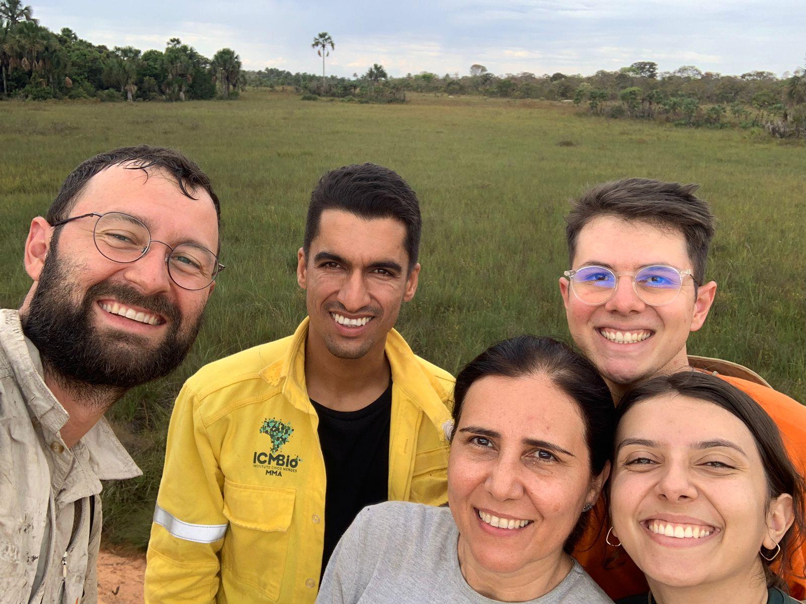 Good-humored researchers in the Brazilian peatlands. Picture: Felix Beer.